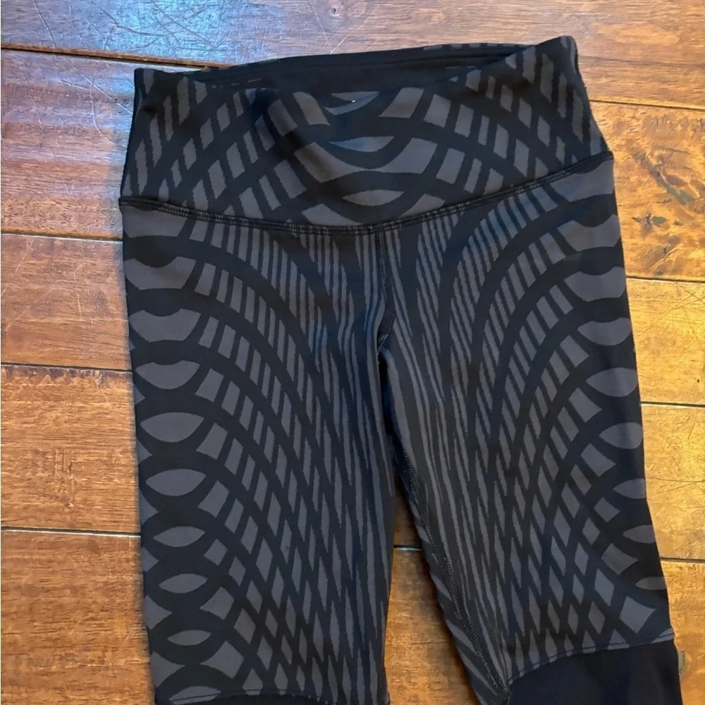 Alo yoga black Gray printed goddess leggings women’s size xxs